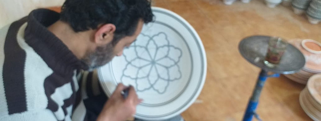 Så här gör vi marockansk keramik.